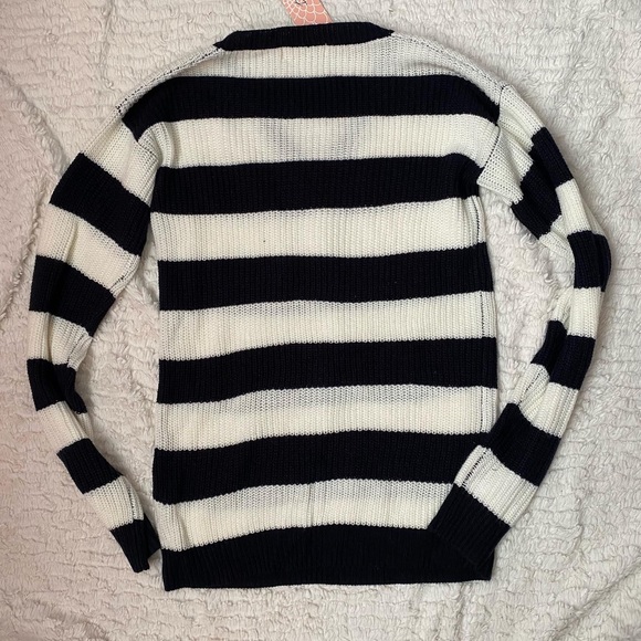 NWT Woman’s sweater striped white\ black M - Picture 5 of 5